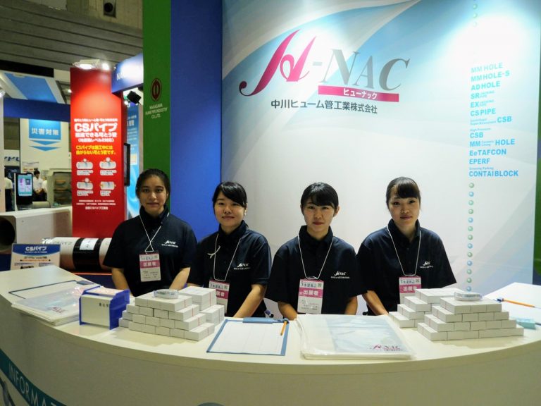 受付の4名の女性